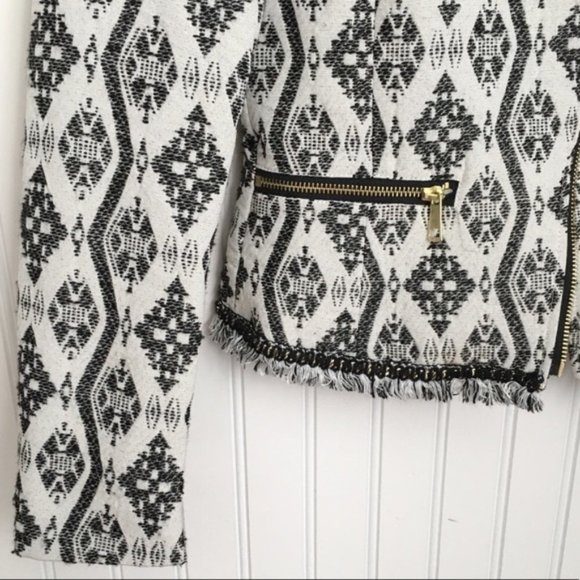 ⚠️DONATING SOON⚠️ Metallic Thread Tribal Blazer - Picture 3 of 7